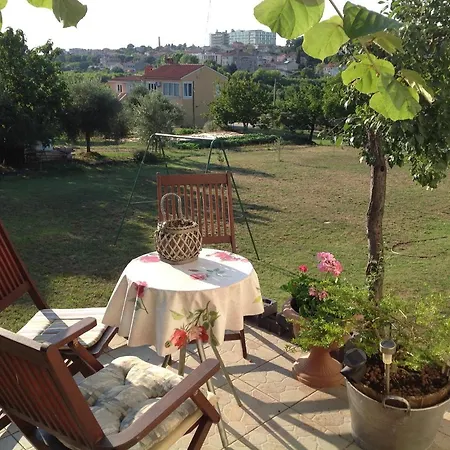 Apartment 2+1 With Jacuzzi,near Centar Of