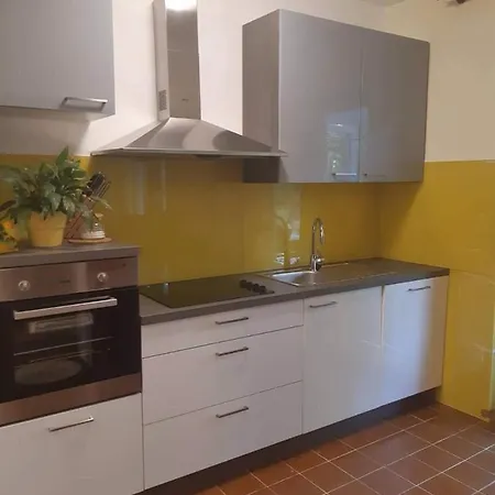 2+1 With Jacuzzi,near Centar Of Apartment