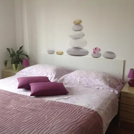 2+1 With Jacuzzi,near Centar Of Apartment