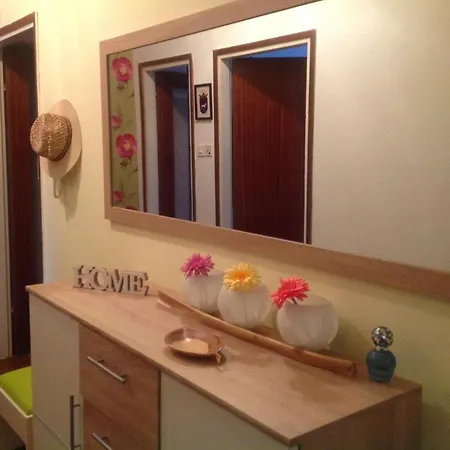 2+1 With Jacuzzi,near Centar Of Apartment *
